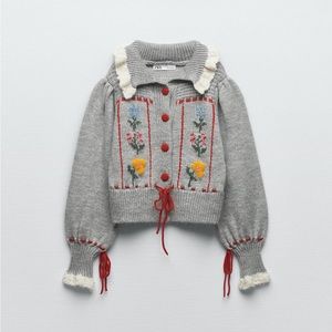 Zara gray knitted sweater with handmade flower details